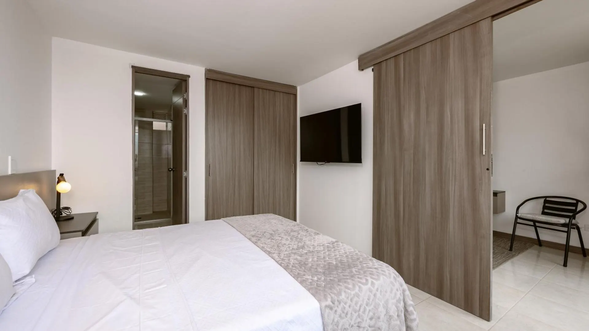 Comodos Apartamentos De 1 Habitacion Con Vista En Laureles Medellin 0*,  Colombia