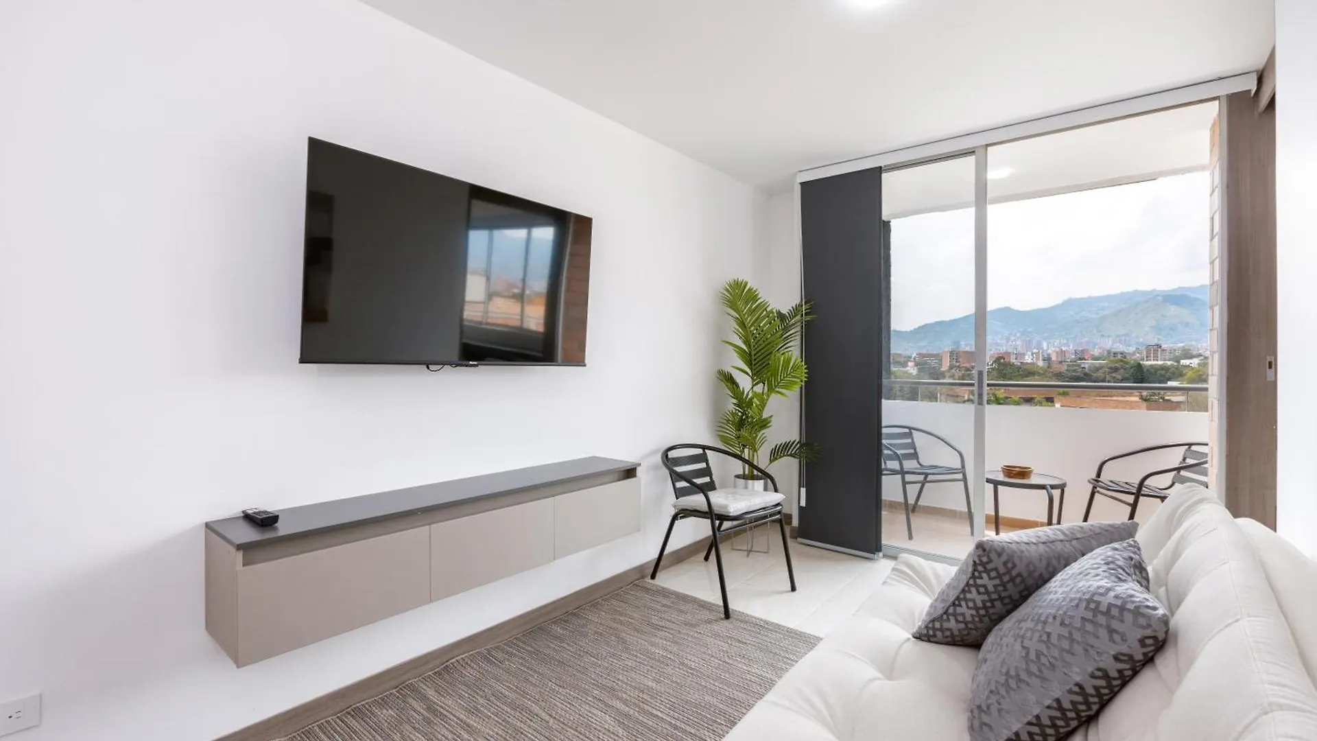 Comodos Apartamentos De 1 Habitacion Con Vista En Laureles Medellin Apartment