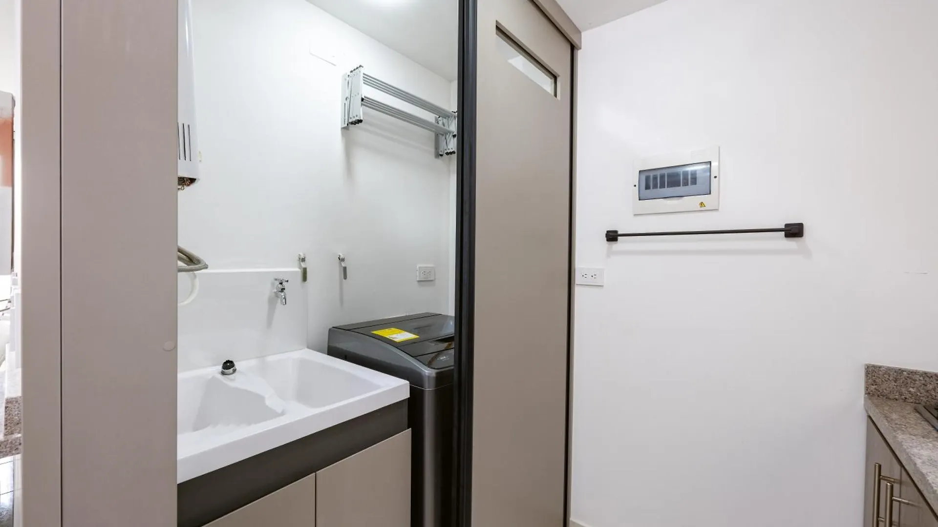Comodos Apartamentos De 1 Habitacion Con Vista En Laureles Medellin Apartment