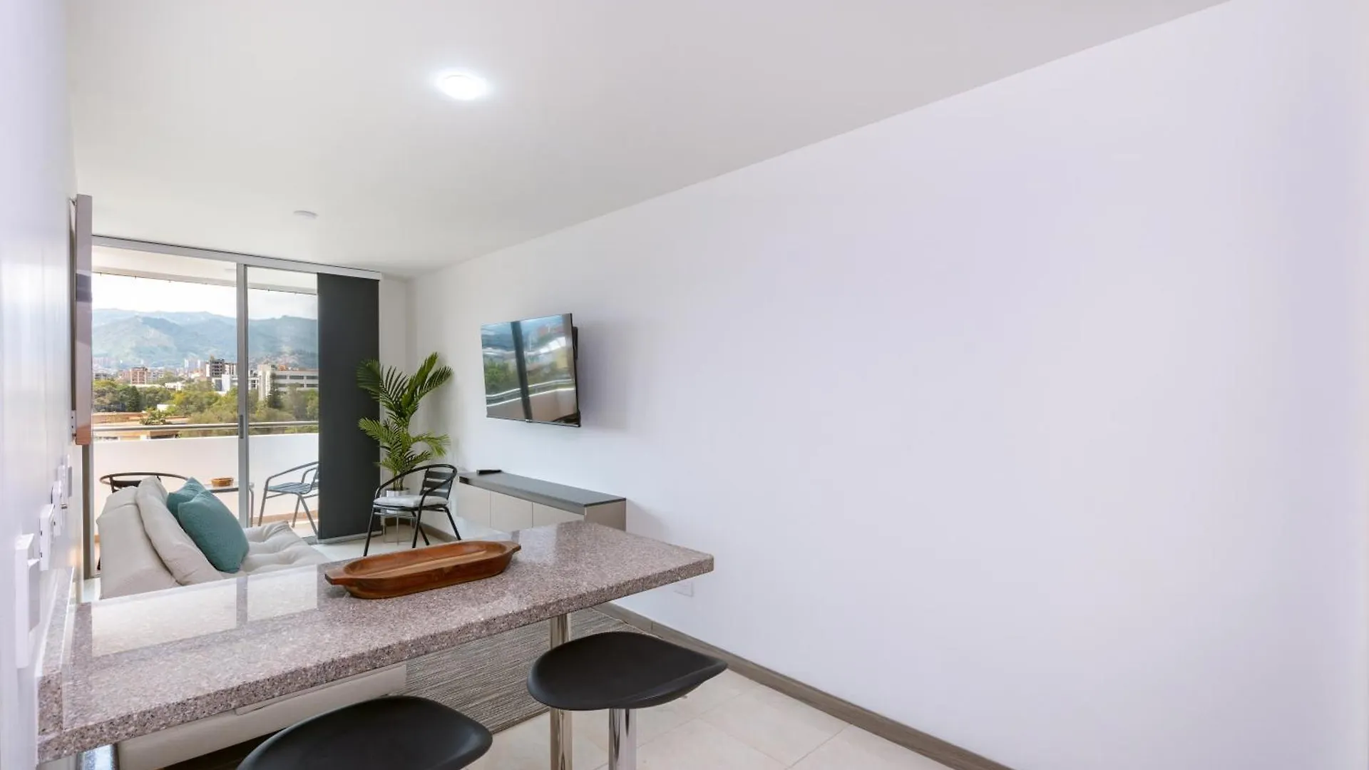 Comodos Apartamentos De 1 Habitacion Con Vista En Laureles Medellin 0*,
