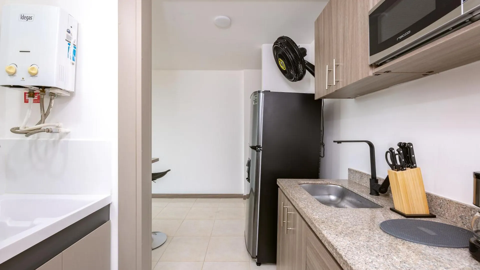 Comodos Apartamentos De 1 Habitacion Con Vista En Laureles Medellin 0*,
