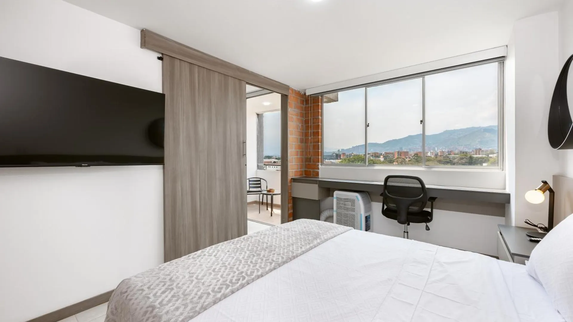 Comodos Apartamentos De 1 Habitacion Con Vista En Laureles Medellin 0*,