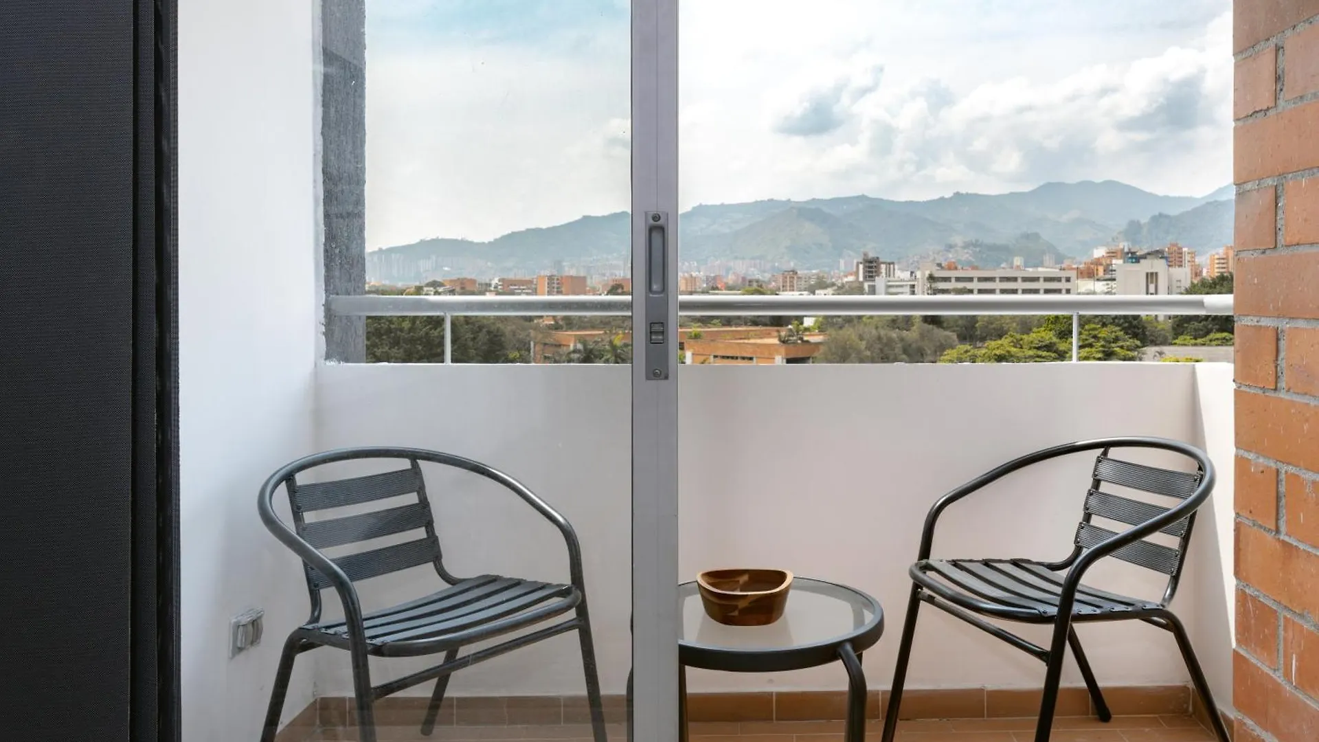 Comodos Apartamentos De 1 Habitacion Con Vista En Laureles Medellin