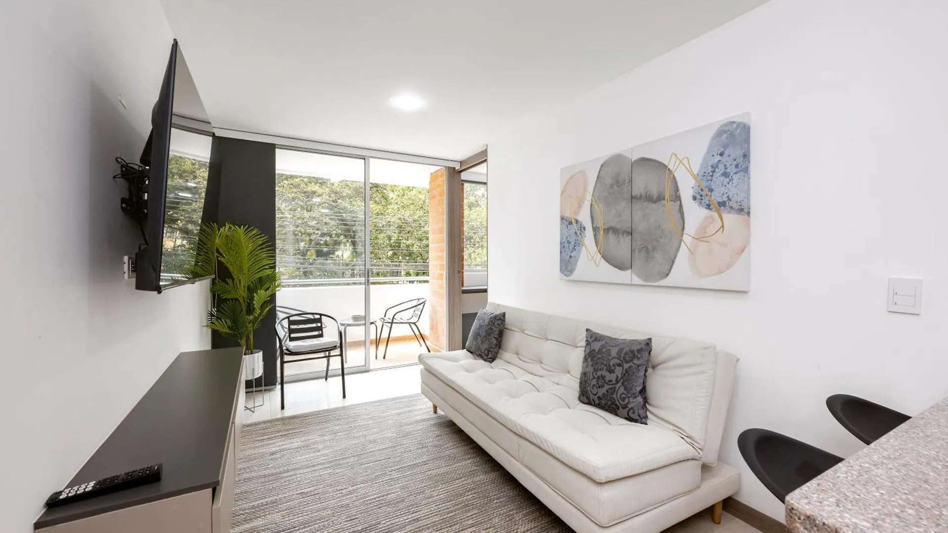 Comodos Apartamentos De 1 Habitacion Con Vista En Laureles Medellin