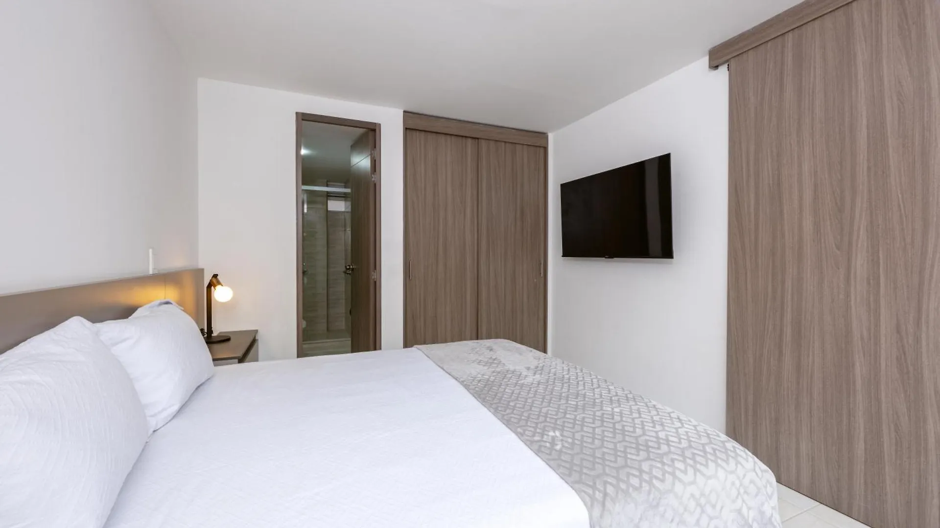 Comodos Apartamentos De 1 Habitacion Con Vista En Laureles Medellin