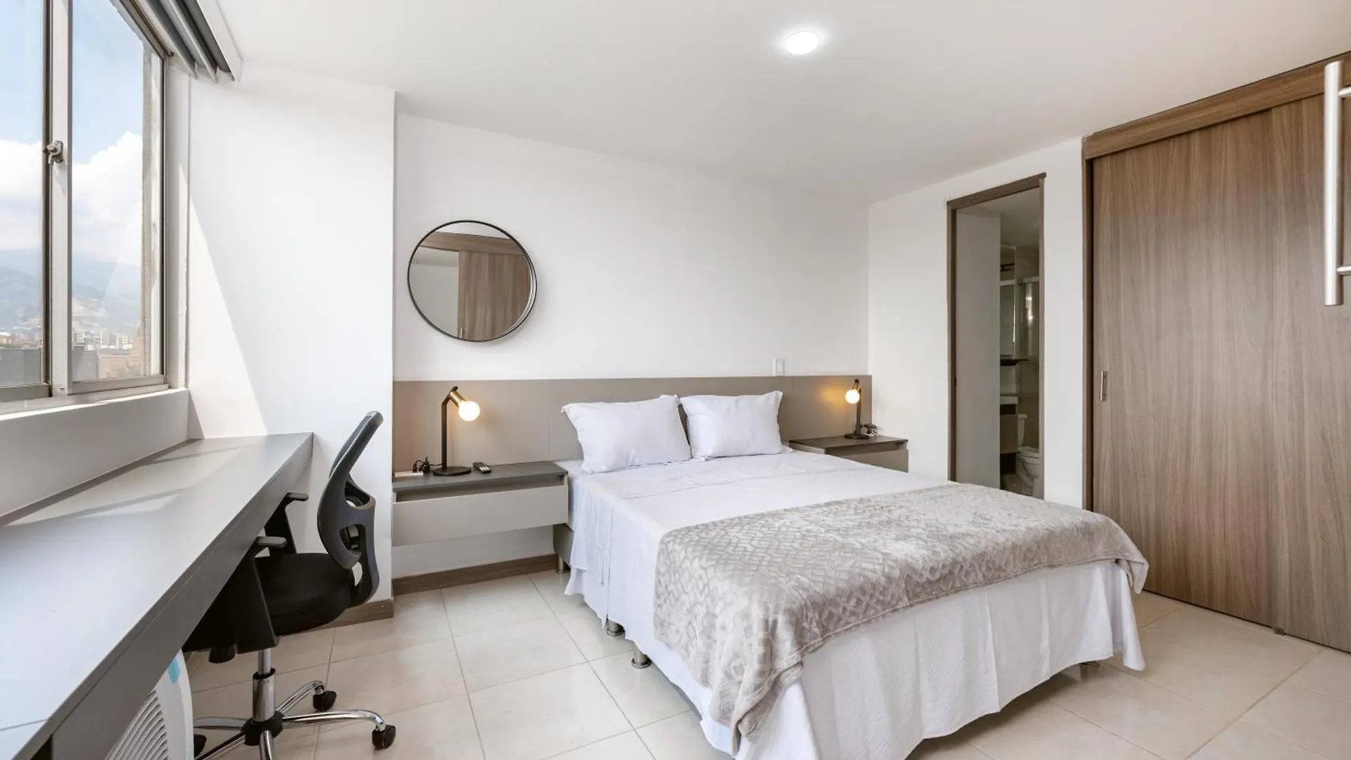 Comodos Apartamentos De 1 Habitacion Con Vista En Laureles Medellín 0*,  Colombia