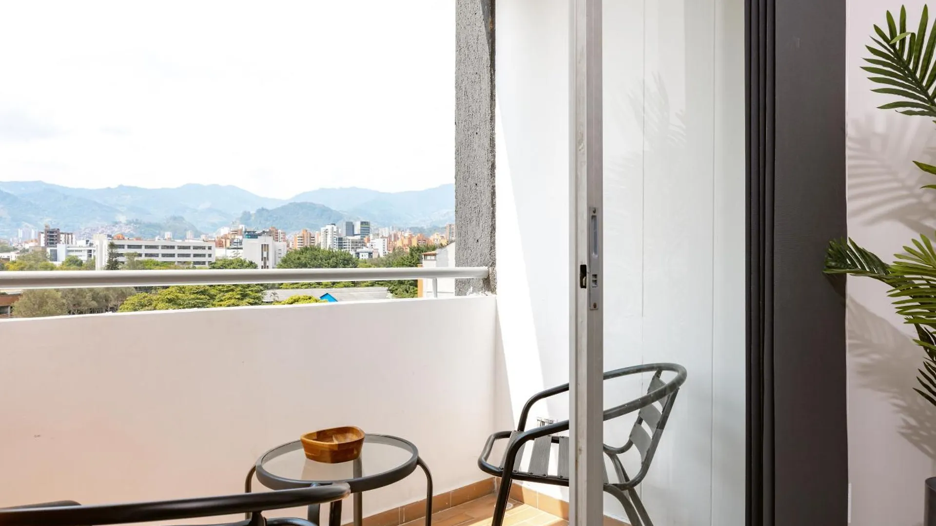 Comodos Apartamentos De 1 Habitacion Con Vista En Laureles Medellín 0*,  Colombia