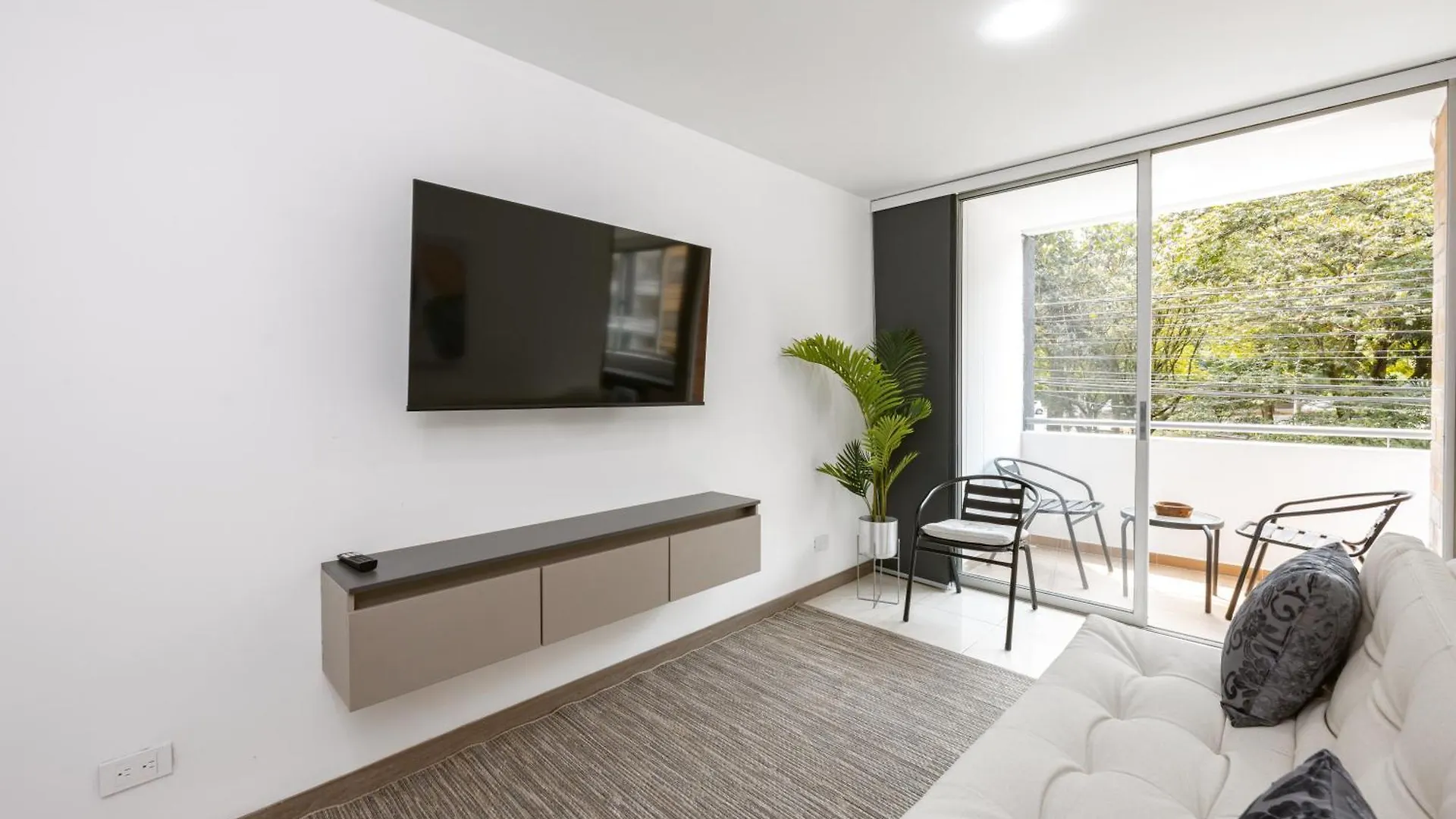 Comodos Apartamentos De 1 Habitacion Con Vista En Laureles Medellín Colombia