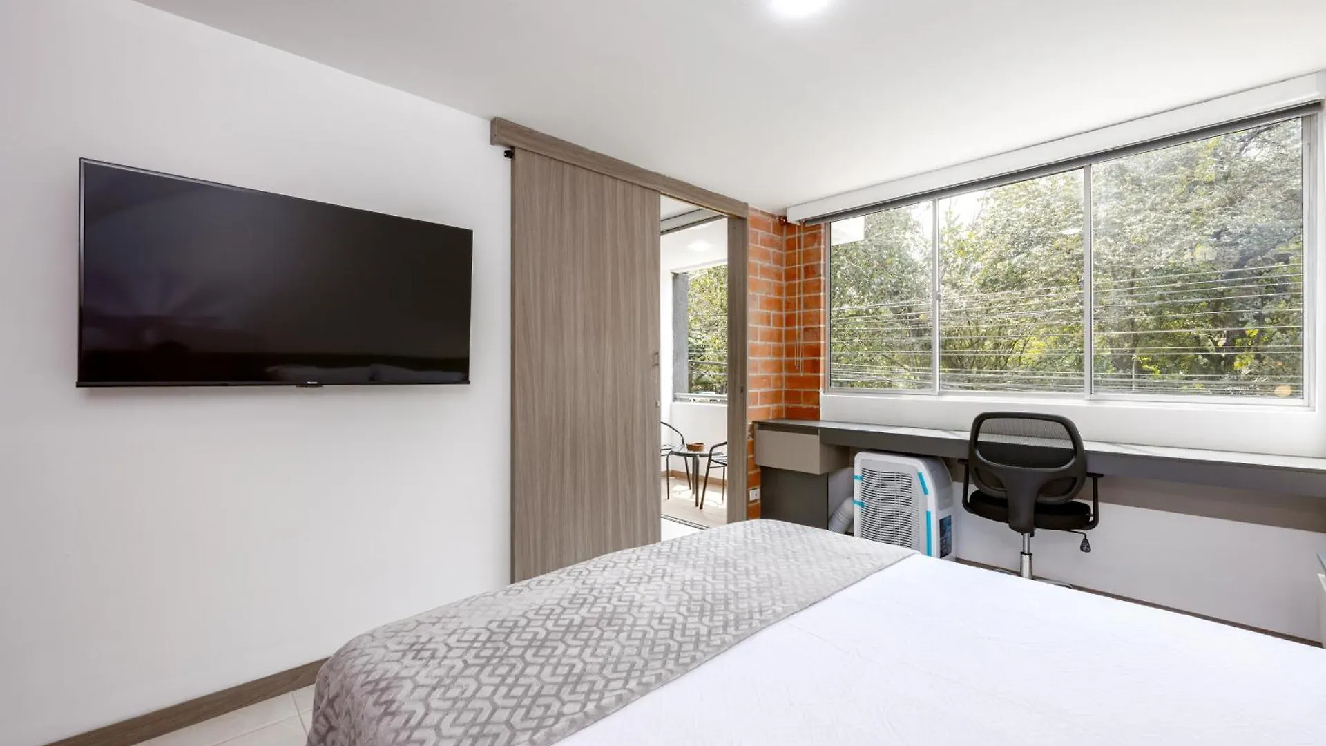 Comodos Apartamentos De 1 Habitacion Con Vista En Laureles Medellín 0*,  Colombia