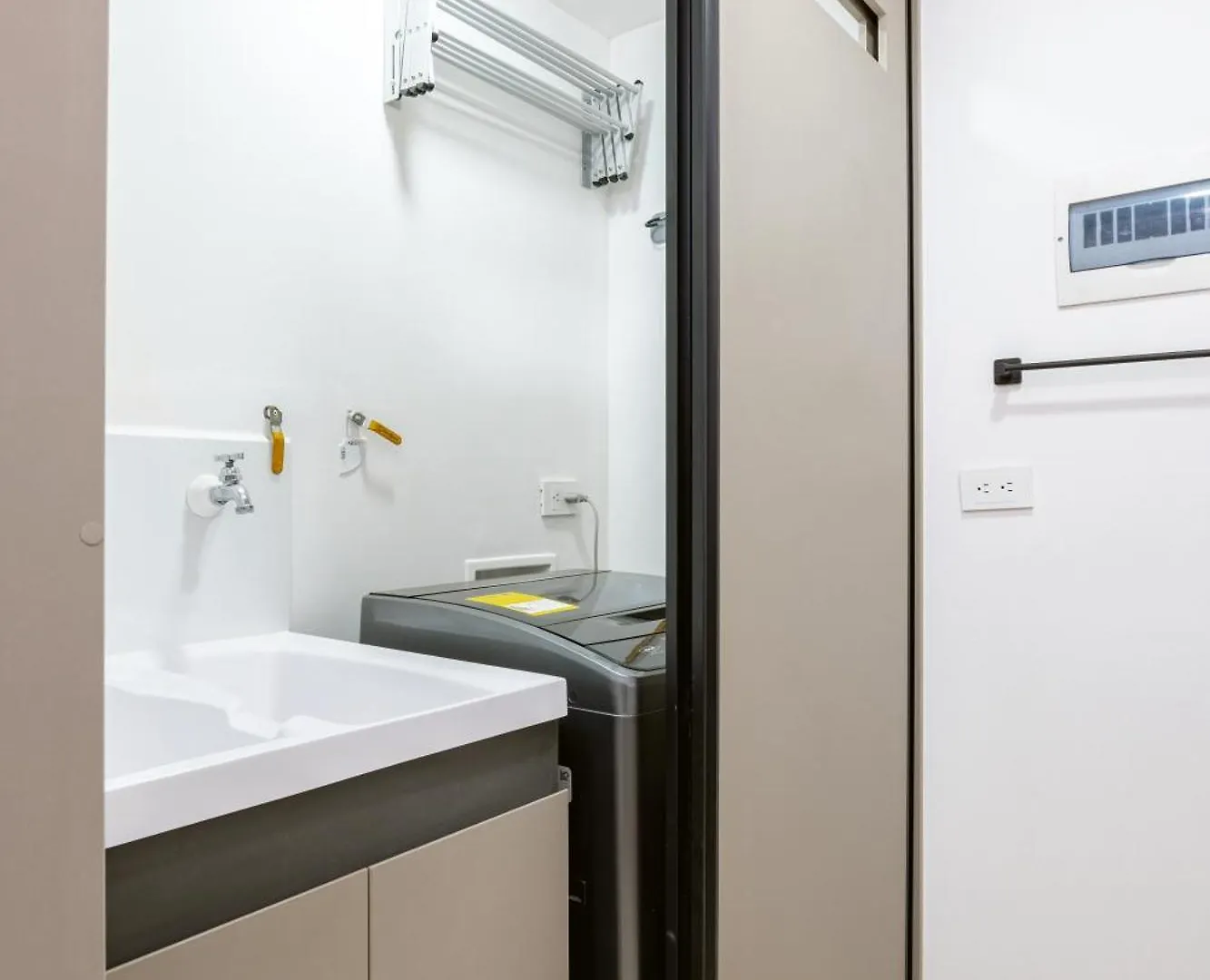Comodos Apartamentos De 1 Habitacion Con Vista En Laureles Medellín 0*,  Colombia