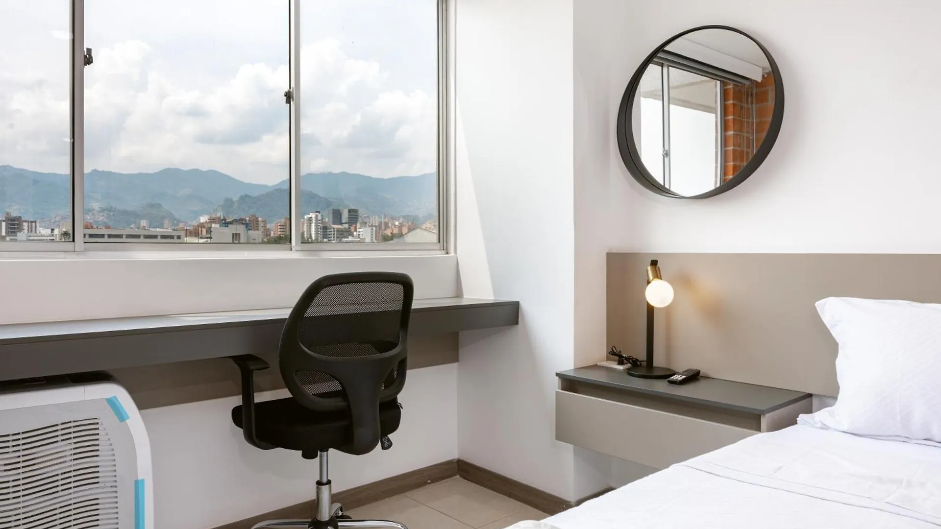 Comodos Apartamentos De 1 Habitacion Con Vista En Laureles Medellin 0*,  Colombia