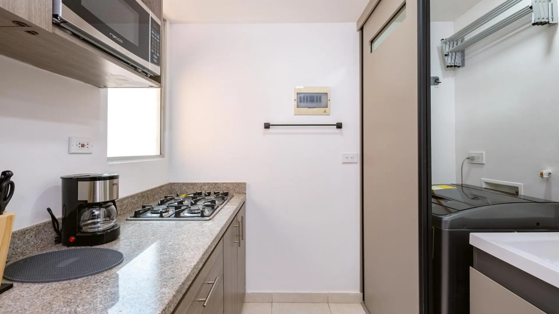 Comodos Apartamentos De 1 Habitacion Con Vista En Laureles Medellin