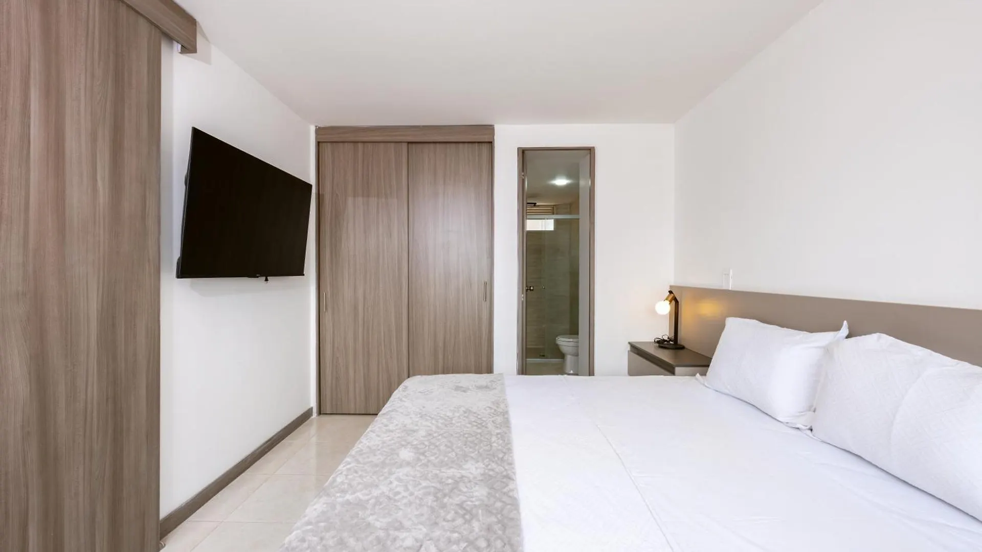 Comodos Apartamentos De 1 Habitacion Con Vista En Laureles Medellin Apartment