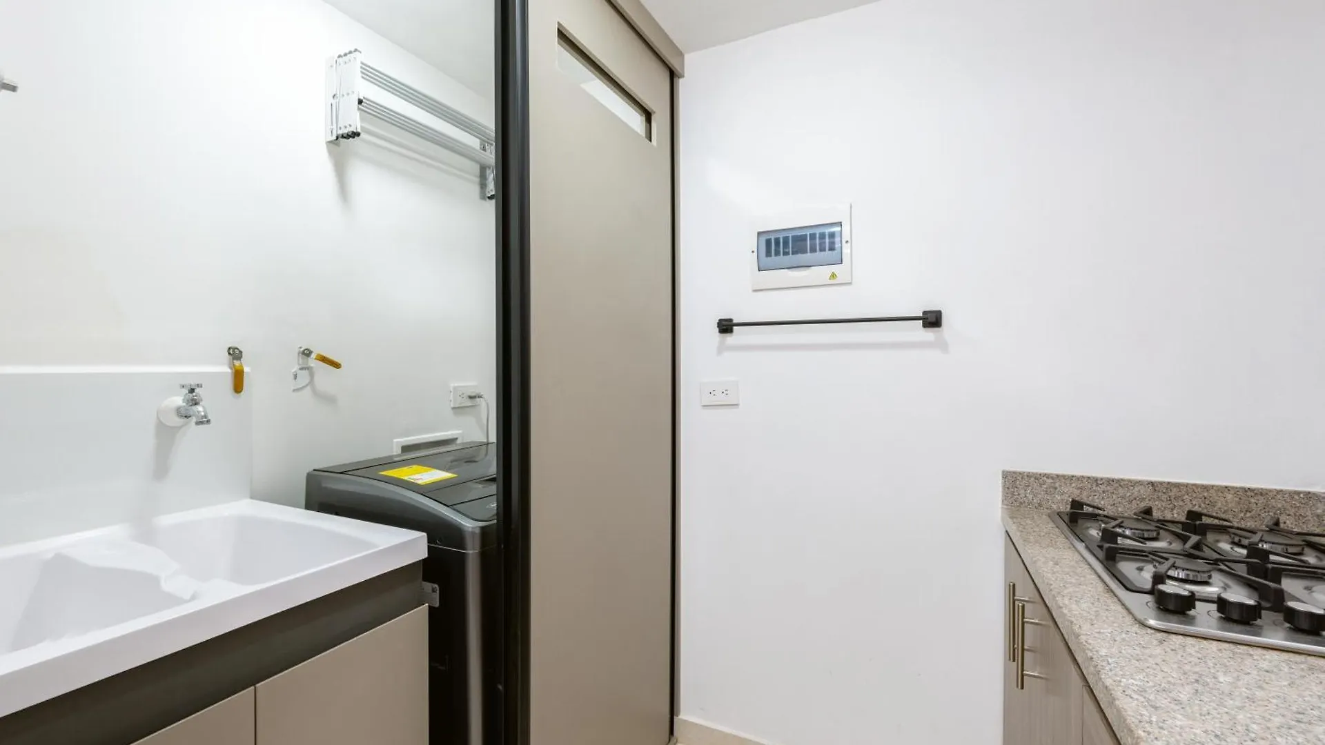 Comodos Apartamentos De 1 Habitacion Con Vista En Laureles Medellin