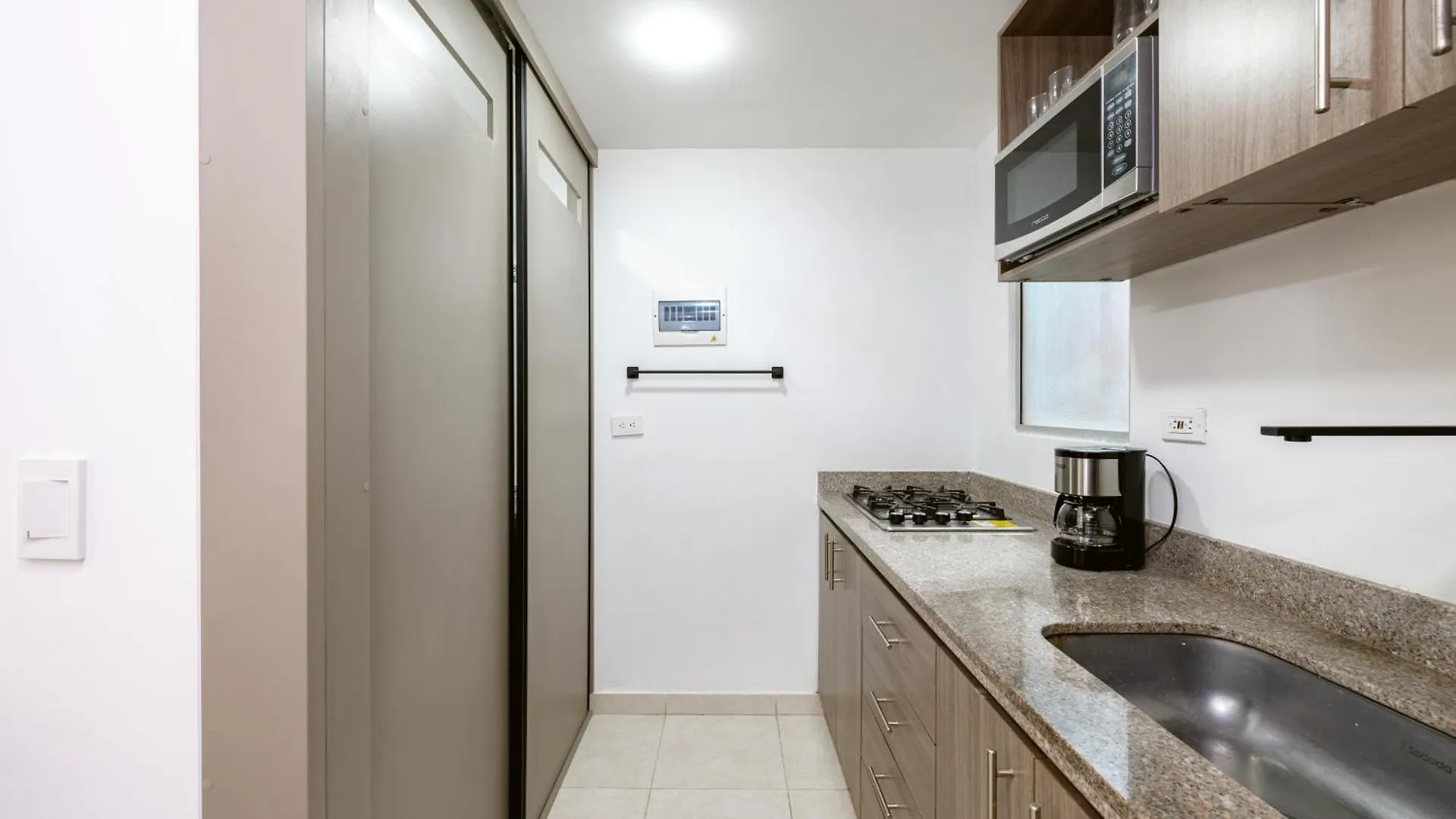 아파트 Comodos Apartamentos De 1 Habitacion Con Vista En Laureles 메딜린 콜롬비아
